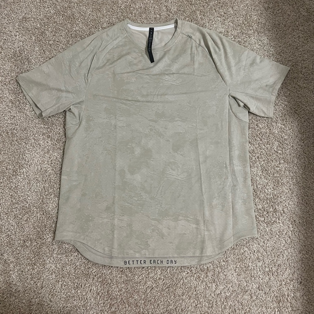 LULULEMON EUC  Drysense Short Sleeve